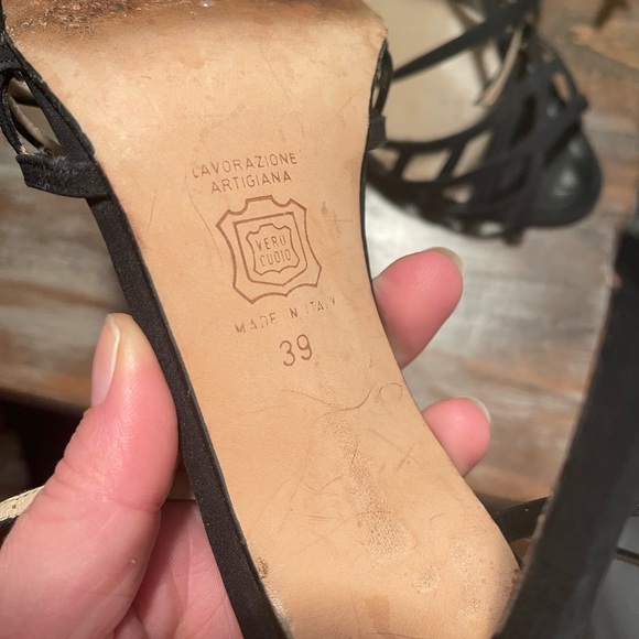 Manolo Blahnik 39 - Picture 2 of 4